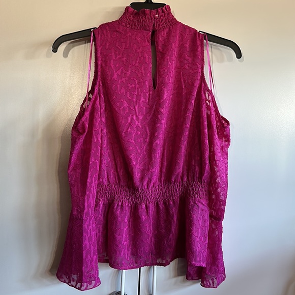 {NWT} $59 MACY’S WILLOW DRIVE cold shoulder long sleeve blouse - Picture 2 of 7